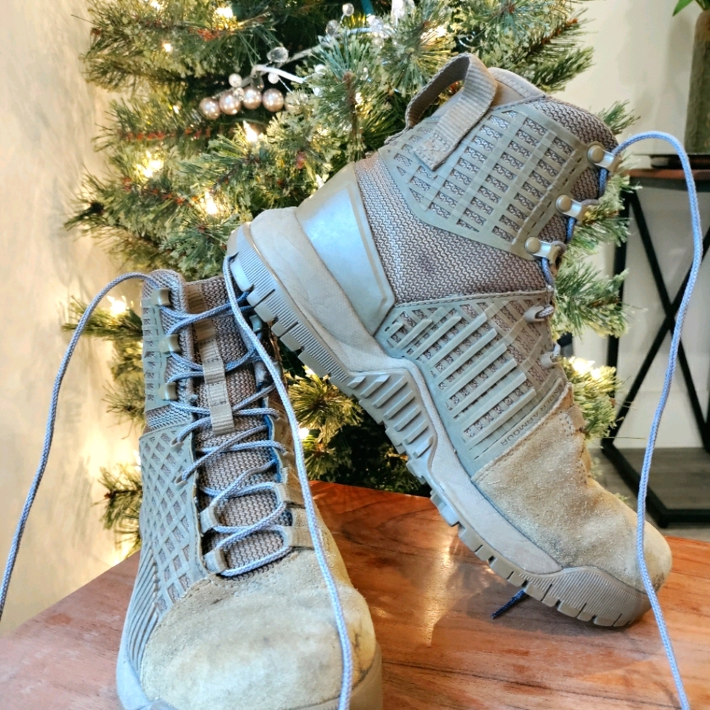 Size 8.5 under armour women's stryker boots